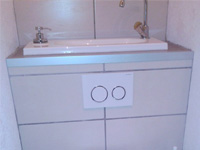 Wand-WC mit einem komplett integrierten WiCi Bati Becken - Frau F (Frankreich - 90) - 1 auf 2